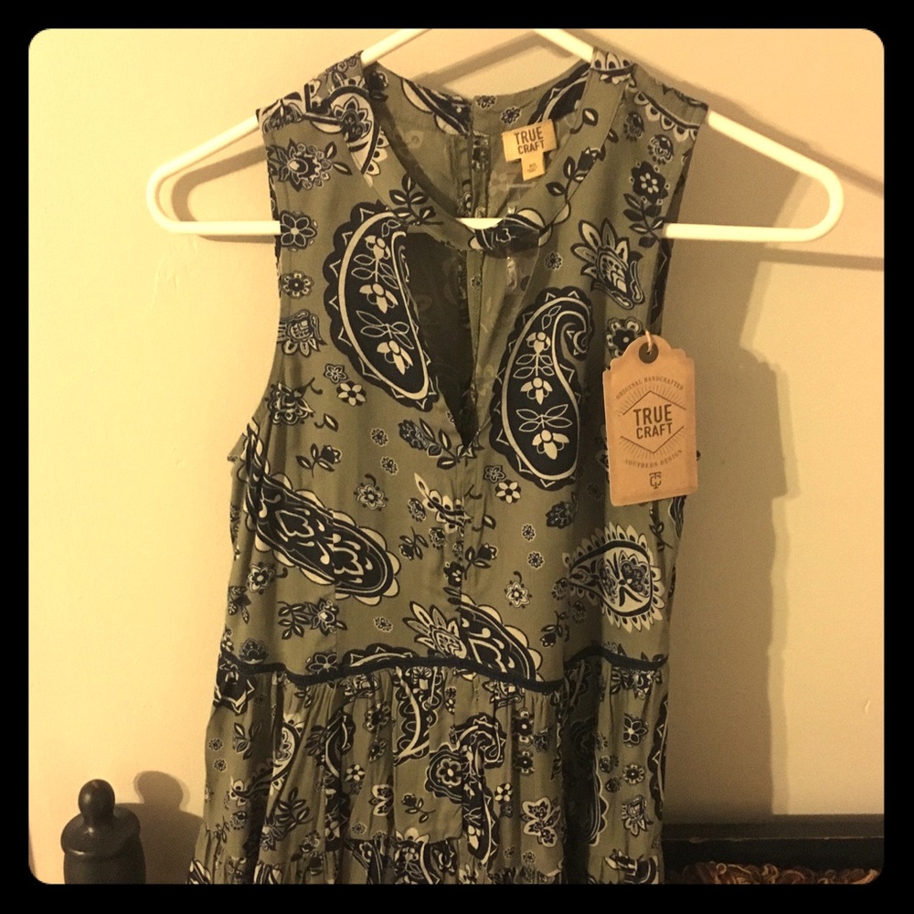 True Craft NWT STINKING CUTE Top 💚
